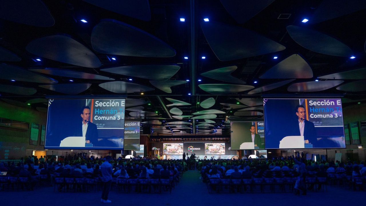 Fico Gutiérrez a empresarios en Medellín durante el Congreso de Fanalco: