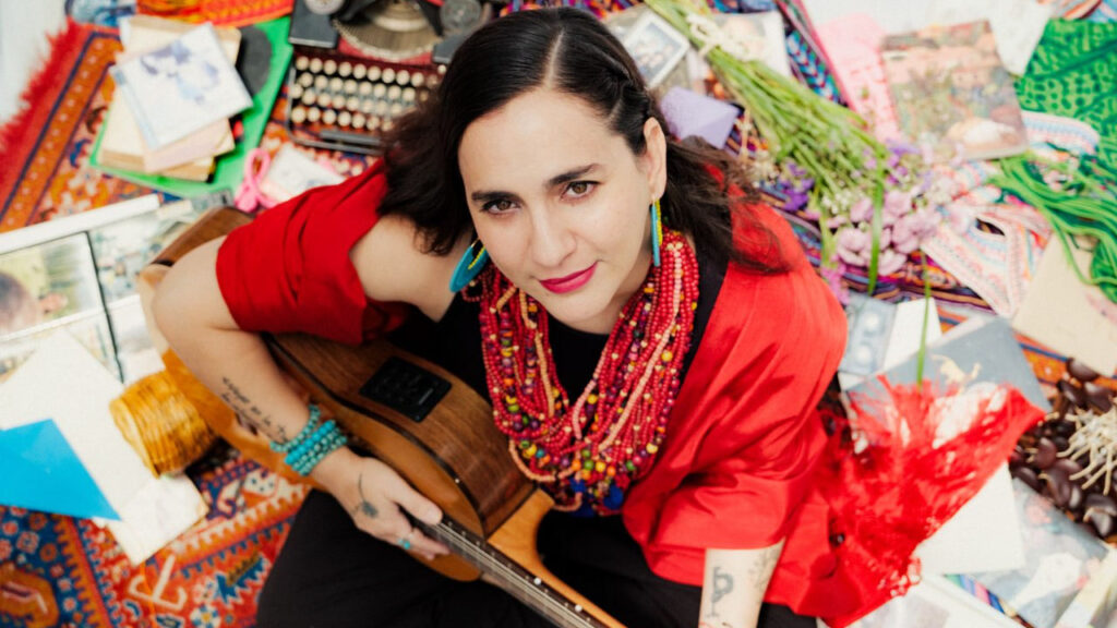 La cantautora Marta Gómez regresa a Bogotá con «Letra y Música», un concierto por sus 25 años de carrera