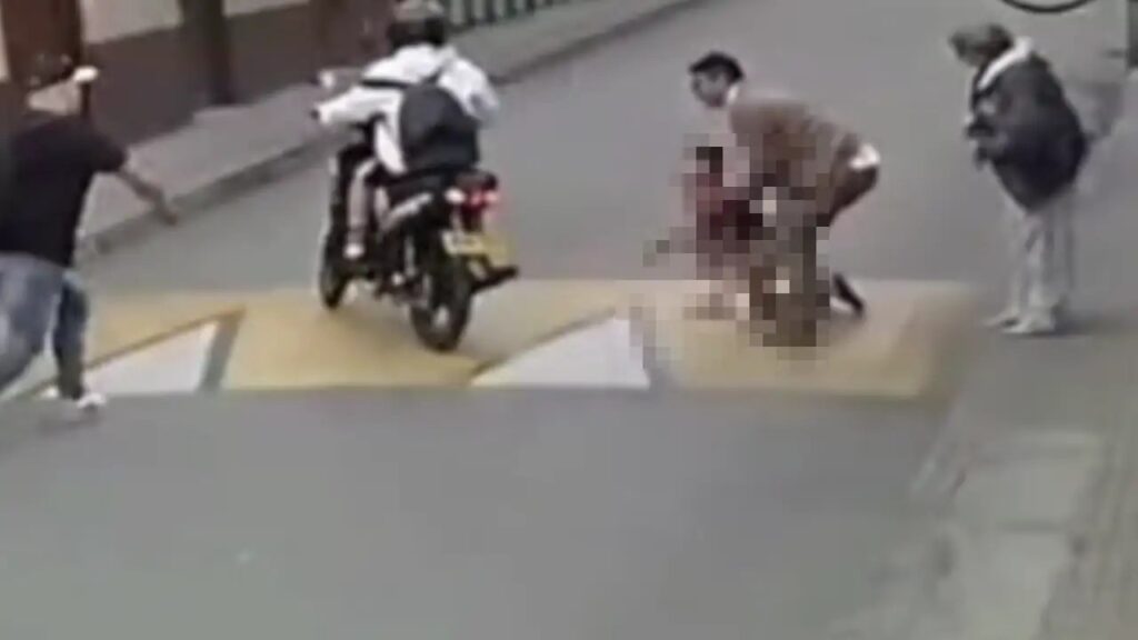 Motociclista de 16 años que habría atropellado a niño en Guarne apareció con su padre y ya enfrenta proceso con las autoridades Motociclista de 16 años que habría atropellado a niño en Guarne apareció con su padre y ya enfrenta proceso con las autoridades