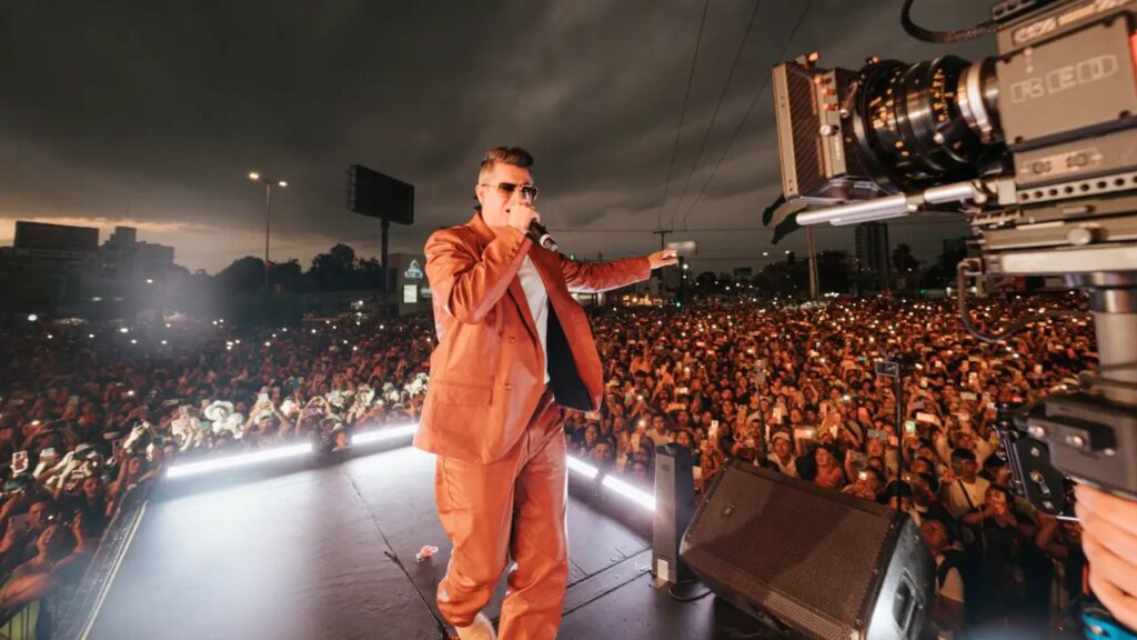 Pipe Bueno grabó en Bolivia y terminó ofreciendo un concierto inesperado