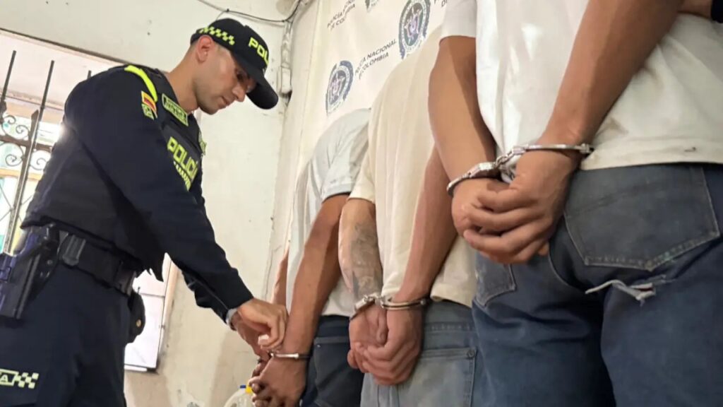 Tres hombres agredieron a policías en Medellín durante la captura a un presunto ladrón