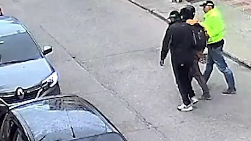[Video] Falsos policías obligaron a un hombre a subir a un carro en Marinilla y aún no aparece