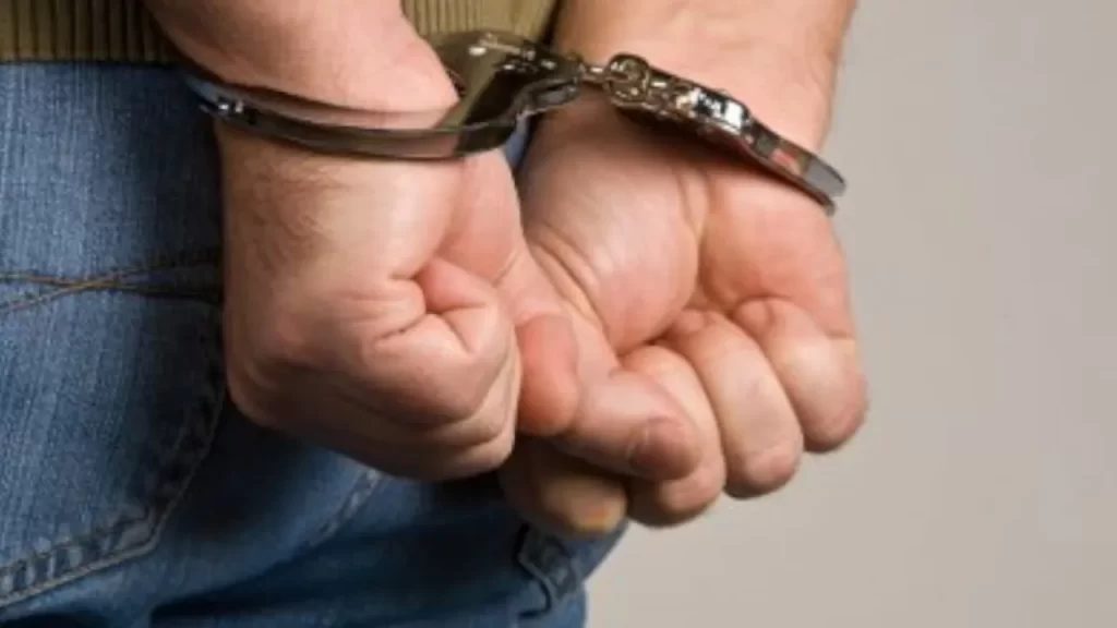 ¡Por pervertido! Enviaron a la cárcel a señor que realizó actos sexuales con una niña de 12 años en un bus ¡Por pervertido! Enviaron a la cárcel a señor que realizó actos sexuales con una niña de 12 años en un bus