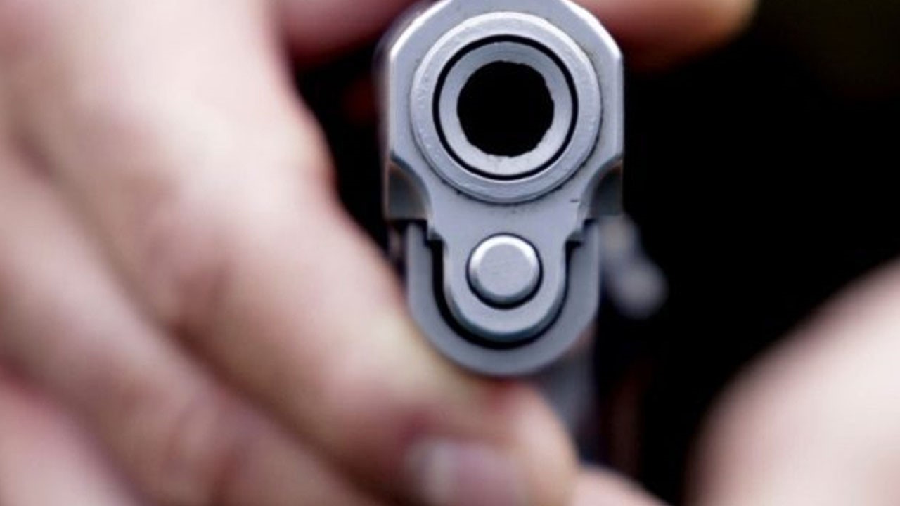 fletero Sospechan del padrastro: De un disparo asesina a una joven de 16 años