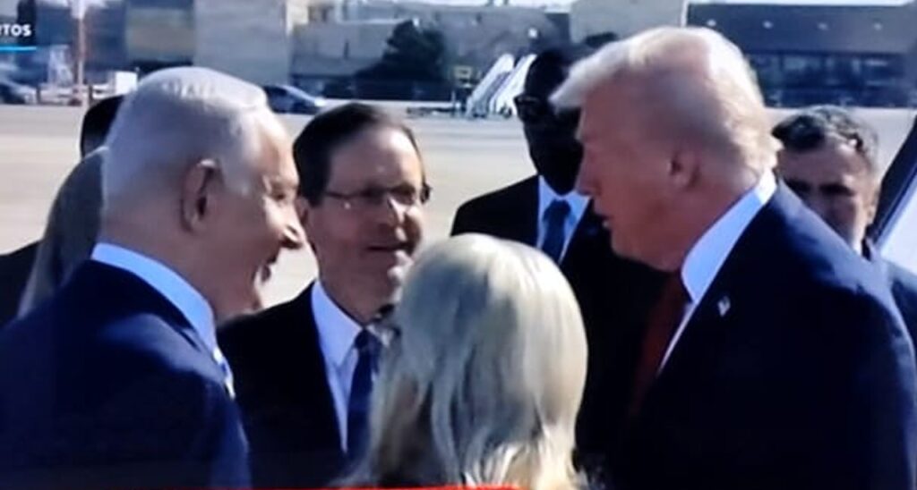 Donald Trump llegó a Israel para reunirse con los liberados Donald Trump llegó a Israel para reunirse con los liberados