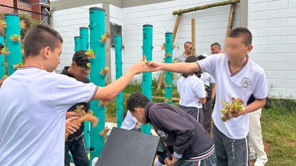Fortalecer la educación rural: Medellín impulsa la innovación agropecuaria entre los jóvenes rurales Fortalecer la educación rural: Medellín impulsa la innovación agropecuaria entre los jóvenes rurales