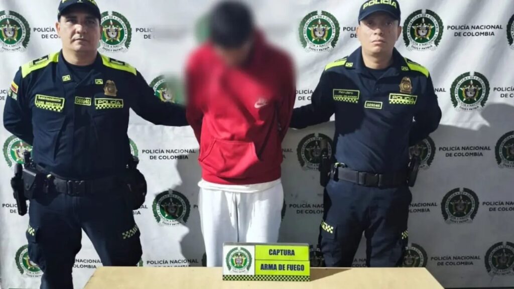 Más de 100 capturados y más de 300 armas incautadas durante operativo policial en el Valle de Aburrá Más de 100 capturados y más de 300 armas incautadas durante operativo policial en el Valle de Aburrá