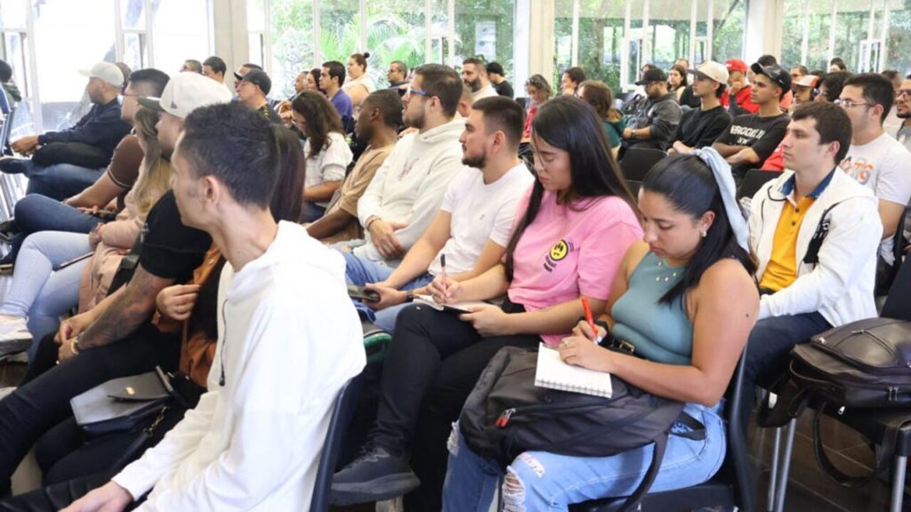 ¡Atención! Medellín lanza 1.500 nuevos cupos para fortalecer el bilingüismo a través de Medellinglish ¡Atención! Medellín lanza 1.500 nuevos cupos para fortalecer el bilingüismo a través de Medellinglish