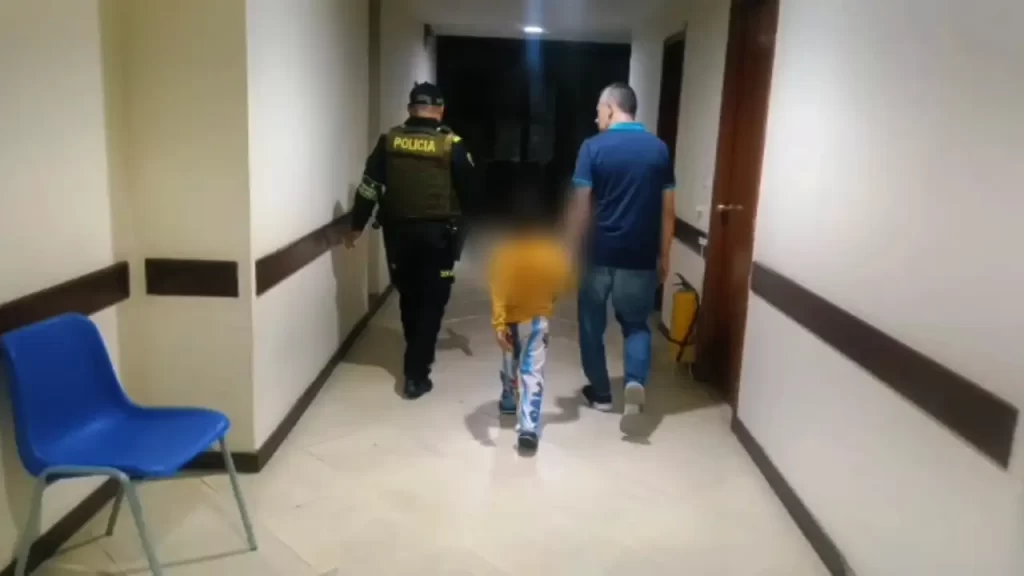 Rescataron a un niño de cinco años abandonado