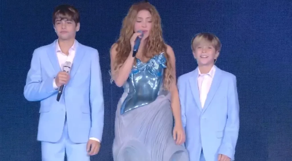 ¡Ante 45 mil personas ! Shakira cantó «Acróstico» con sus hijos, en Argentina ¡Ante 45 mil personas ! Shakira cantó «Acróstico» con sus hijos, en Argentina