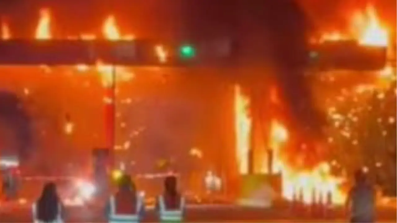 Incendio en peaje Bicentenario afectó vía Honda-Guaduas