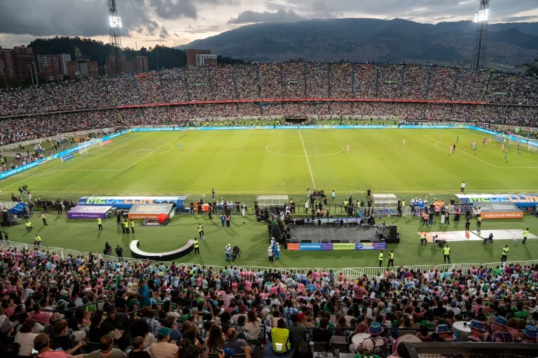 «Medellín es sede de oportunidades»: Fico celebra el impacto social y económico del paso de Messi por el Atanasio