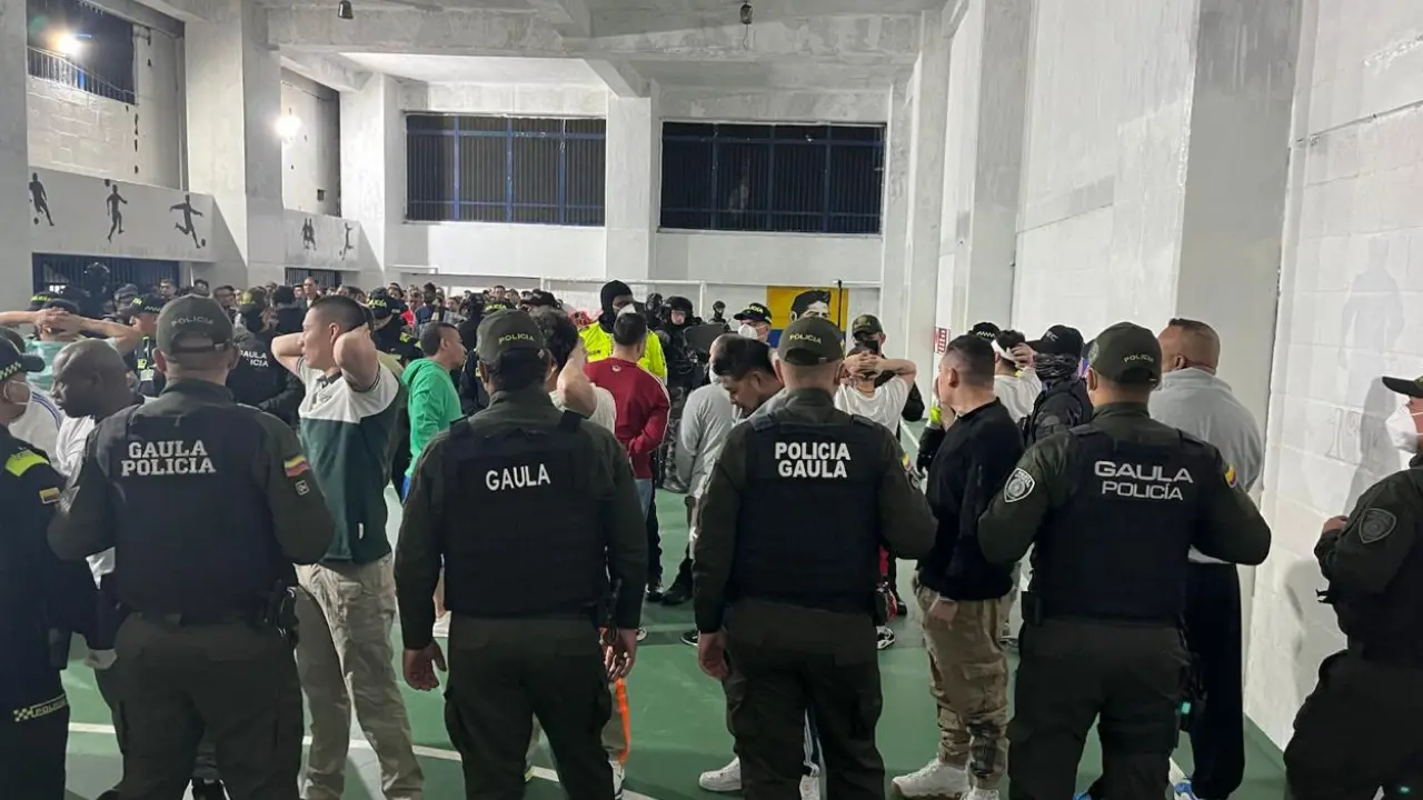 Hallan celulares, armas y hasta un módem de internet en operativo dentro de la cárcel El Pedregal