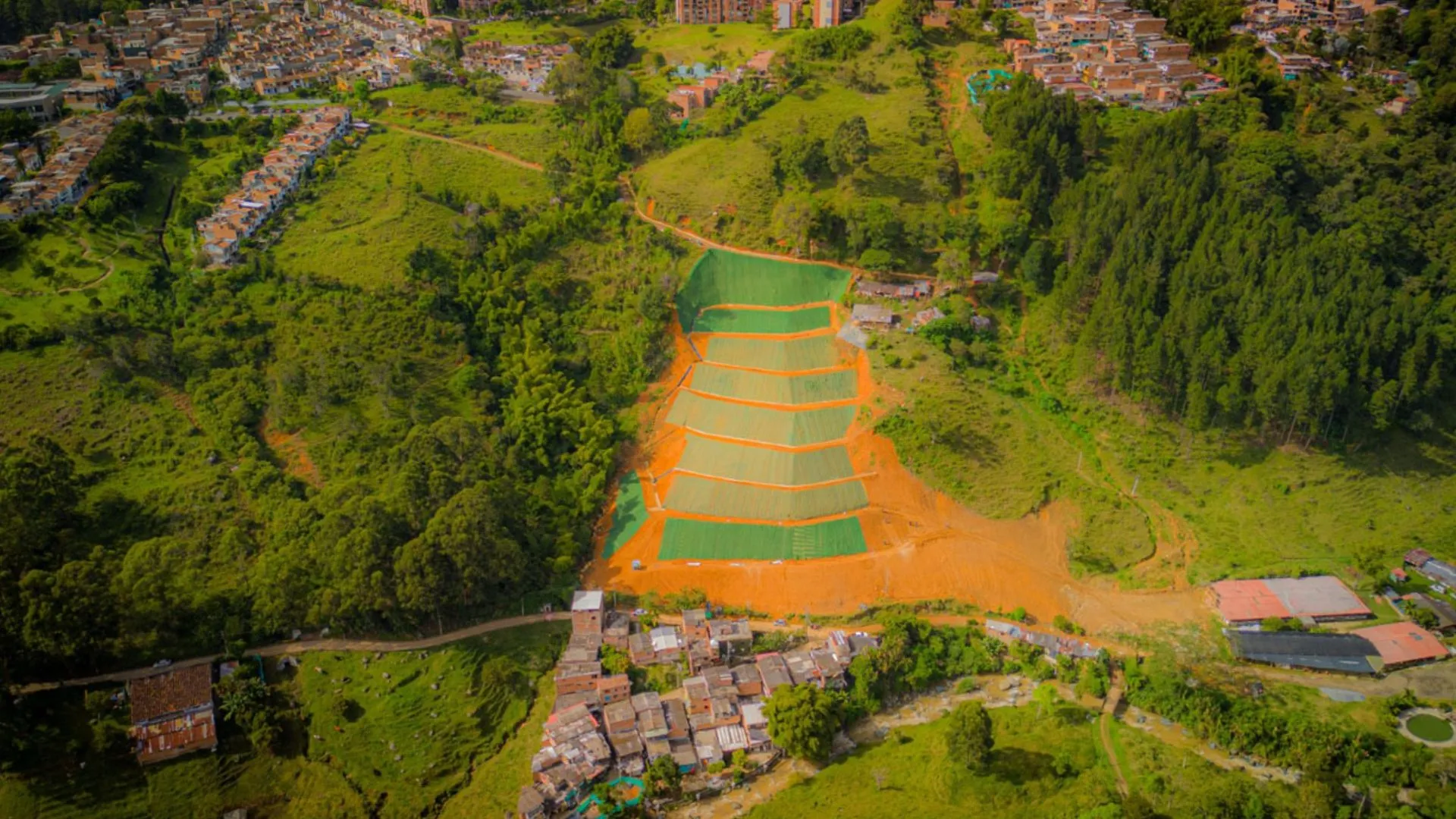 ¡Medellín se levanta tras las lluvias! La ciudad estabiliza los puntos más afectados y refuerza la seguridad vial