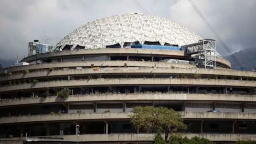 ¿Un centro comercial en El Helicoide? El plan del Gobierno para cambiarle la cara a la temida prisión de Venezuela