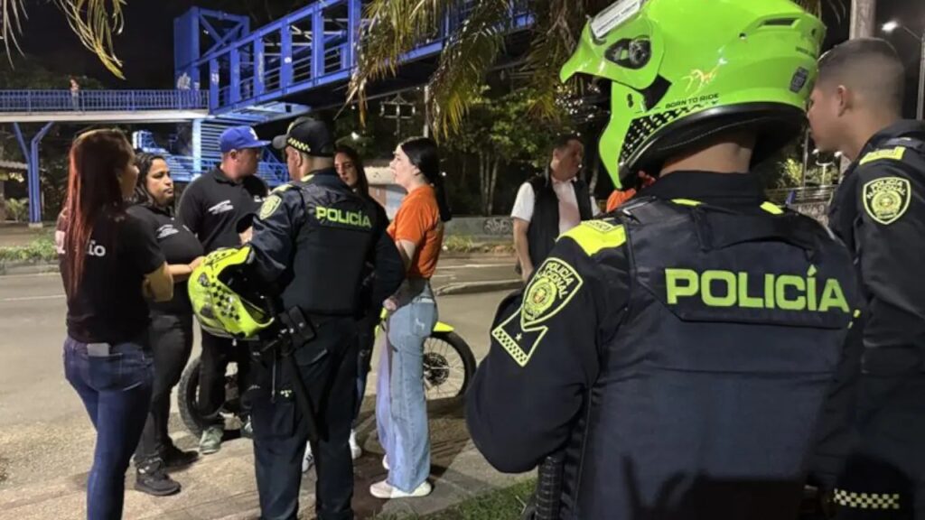 Operativo nocturno de la Alcaldía de Bello llega a habitantes de calle en Cabañas