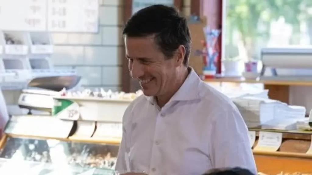 Bernie Moreno se reúne con Abelardo de la Espriella y hablan de retorno seguro para solicitantes de asilo en EE. UU. Bernie Moreno se reúne con Abelardo de la Espriella y hablan de retorno seguro para solicitantes de asilo en EE. UU.