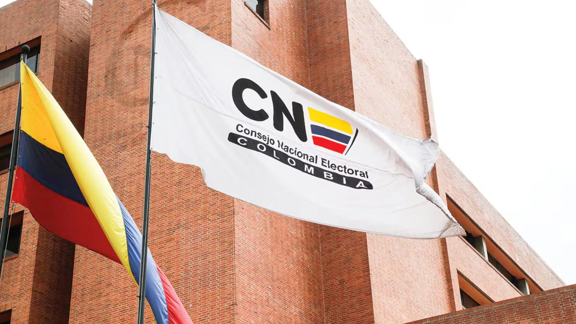 CNE cerró la discusión: así quedaron los votos del exterior para De la Espriella y Cepeda