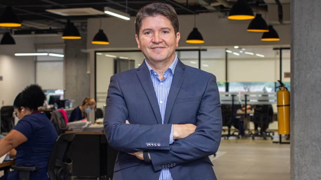 Carlos Mauricio Martínez fue escogido como representante legal de Savia Salud, que ya no está intervenida