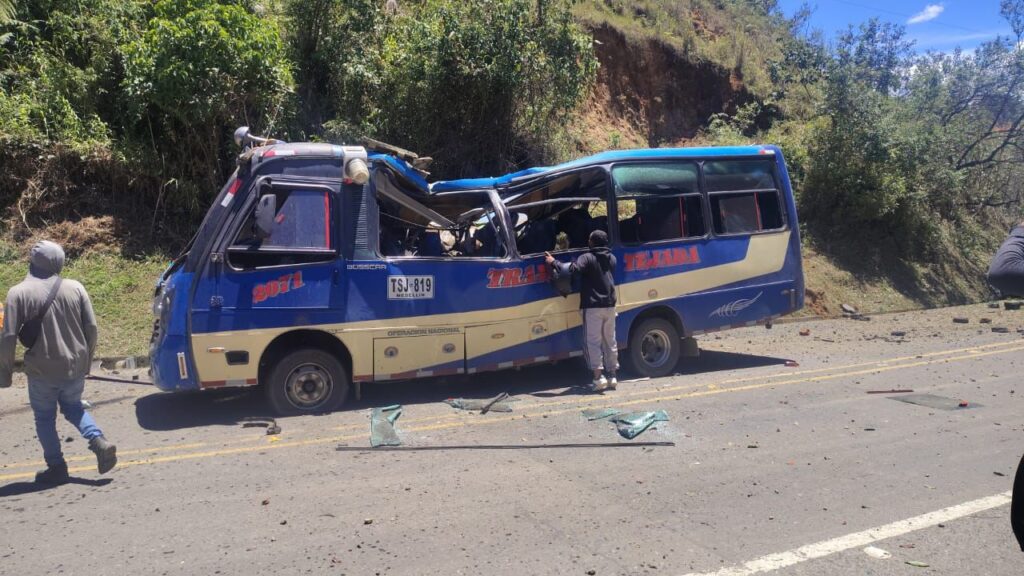 Dan de baja al guerrillero «marlon», mano derecha de «mordisco» y quien lanzó el cilindro de gas al bus que mató 21 personas en cauca Dan de baja al guerrillero «marlon», mano derecha de «mordisco» y quien lanzó el cilindro de gas al bus que mató 21 personas en cauca