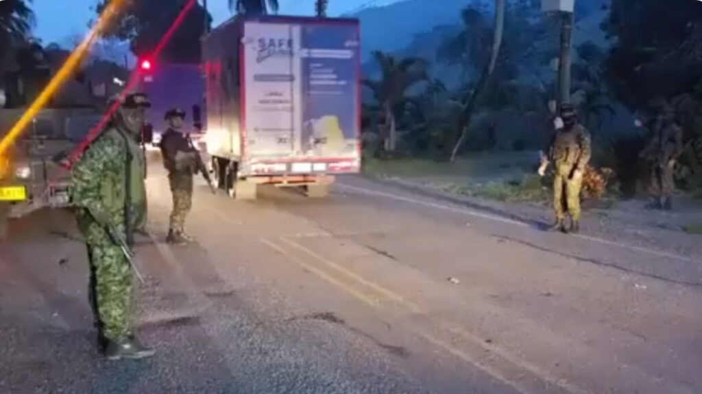 El Ejército Nacional habilitó el paso vehicular en la vía hacia la Costa