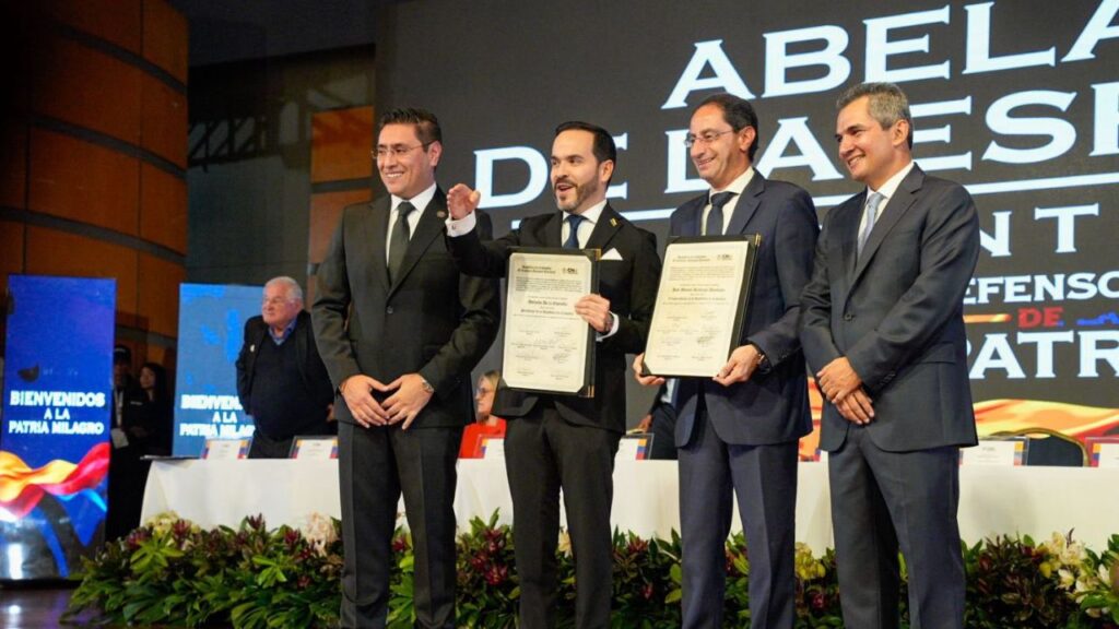 “En mi gobierno no habrán ofertas generosas” De la Espriella tras recibir credencial de presidente por el CNE