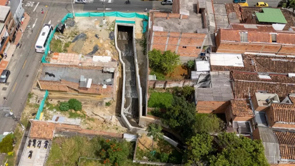 Medellín avanza en la recuperación de sus quebradas: obra en La Honda alcanza el 93 % de avance Medellín avanza en la recuperación de sus quebradas: obra en La Honda alcanza el 93 % de avance