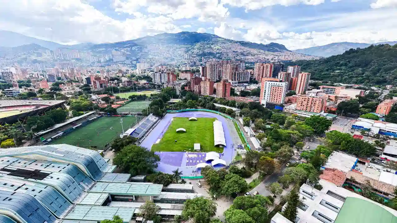 ¿Preparado para la pista? Medellín transforma su estadio de atletismo en una joya deportiva