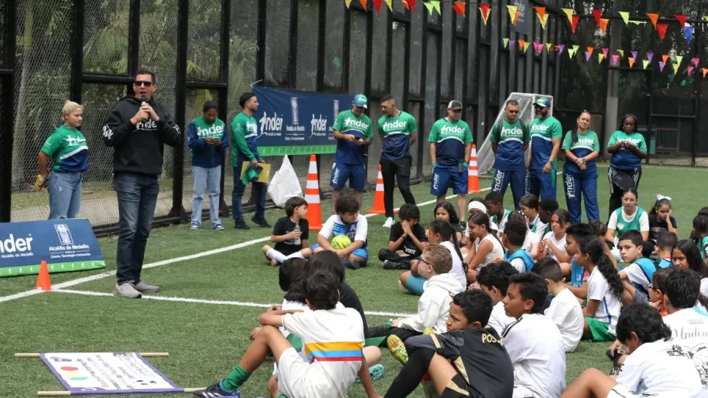 Medellín vive el Mundial con torneos comunitarios