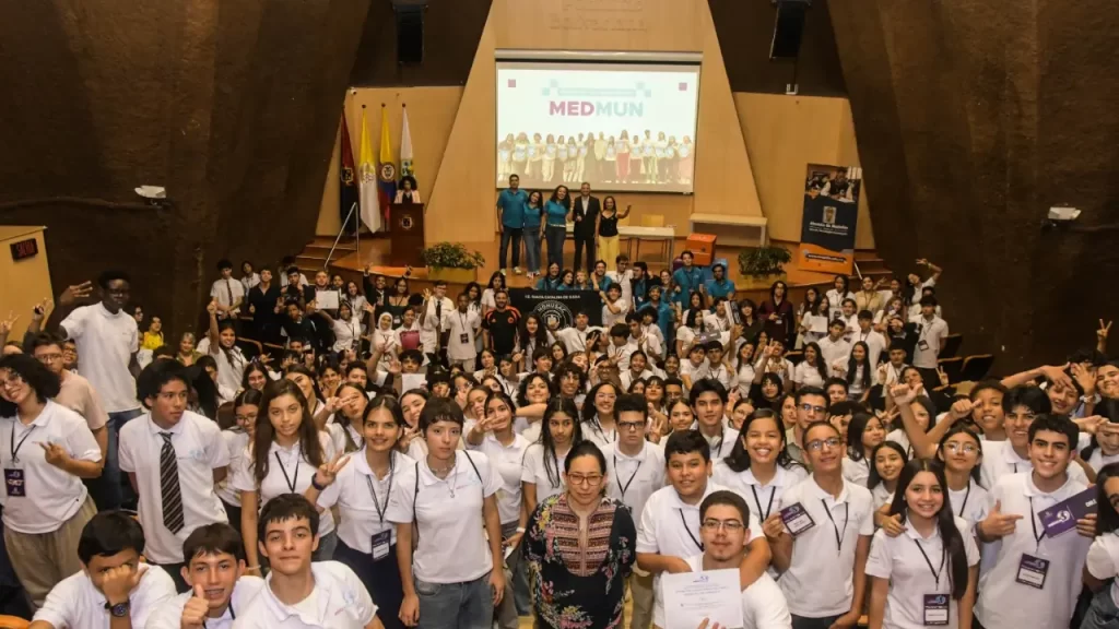 Modelo de ONU capacitó a 270 estudiantes en Medellín Modelo de ONU capacitó a 270 estudiantes en Medellín