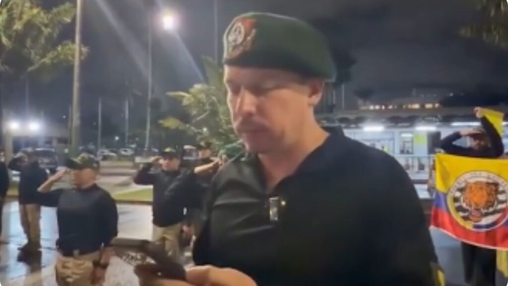 veteranos de la Fuerza Pública a De la Espriella