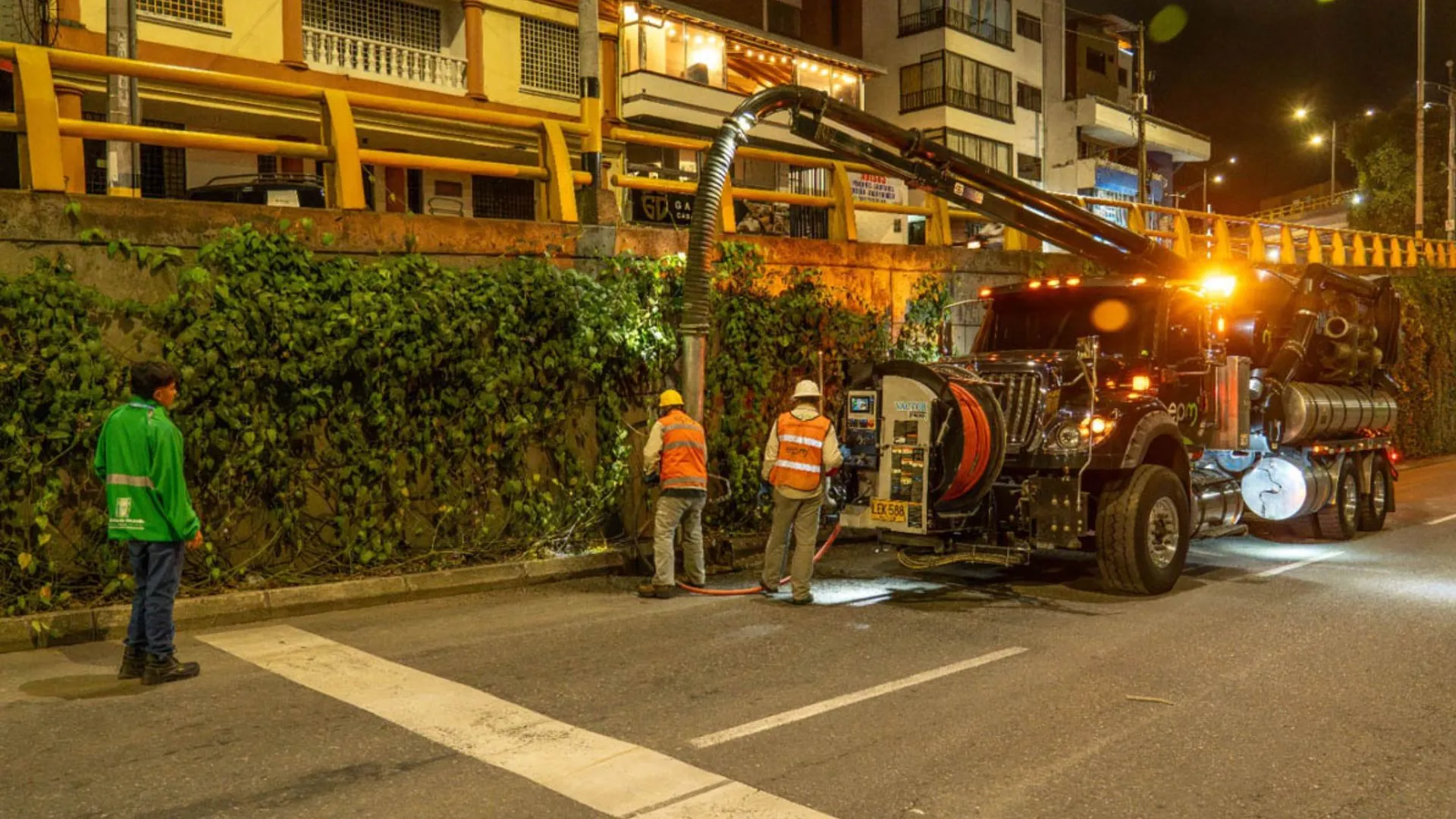 ¡Que no se vuelvan piscinas! Medellín interviene 16 soterrados viales para evitar inundaciones