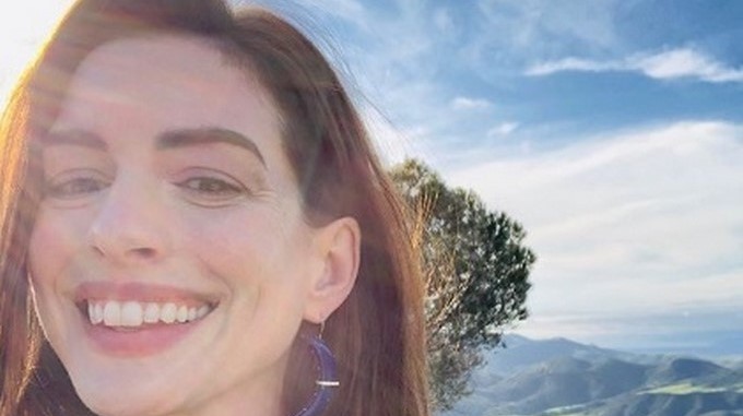¡Sorpresa! La actriz Anne Hathaway revela su «gran secreto» y deja al mundo boquiabierto