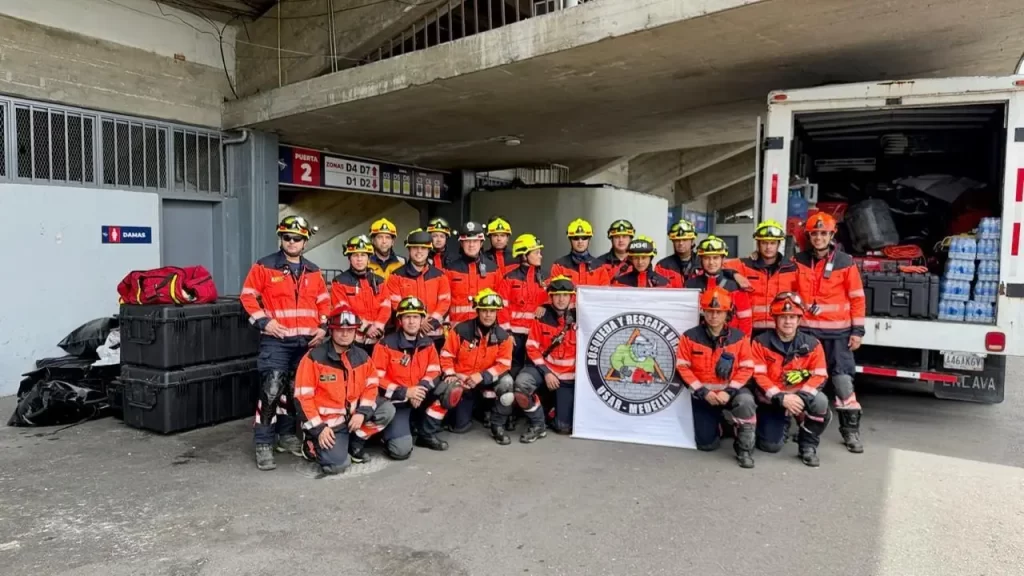 ¡Superaron las trabas! Bomberos Medellín ya están instalados en Venezuela e inician labores de rescate