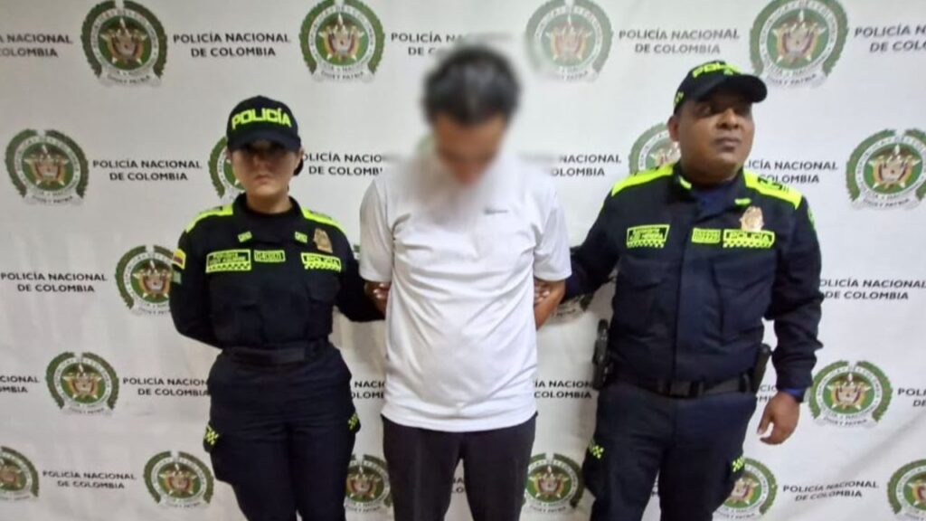 Capturan a alias ‘Chiquito’, presunto integrante de ‘La Roja’, por robo de una motocicleta en Medellín Capturan a alias ‘Chiquito’, presunto integrante de ‘La Roja’, por robo de una motocicleta en Medellín
