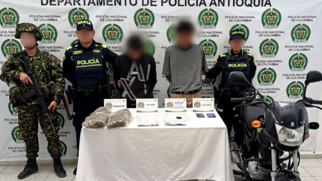 Capturan a dos hombres con más de 1.700 gramos de estupefacientes en zona rural de Entrerríos Capturan a dos hombres con más de 1.700 gramos de estupefacientes en zona rural de Entrerríos