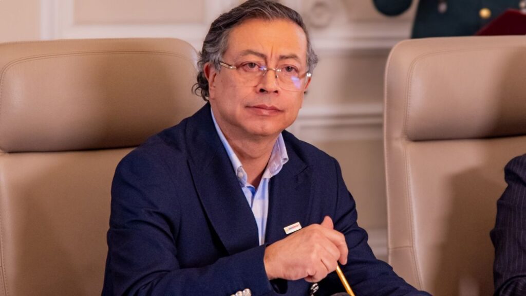 Gustavo Petro convoca a una «huelga general e indefinida» si el próximo gobierno frena sus reformas Gustavo Petro convoca a una «huelga general e indefinida» si el próximo gobierno frena sus reformas