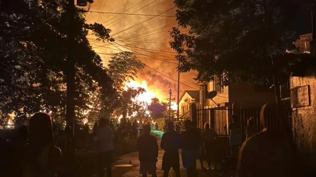 Incendio dejó dos muertos y casas destruidas en Quibdó Incendio dejó dos muertos y casas destruidas en Quibdó