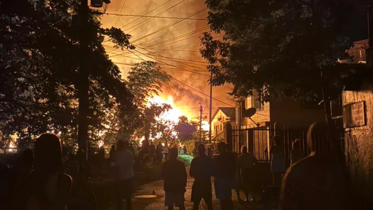 Incendio dejó dos muertos y casas destruidas en Quibdó