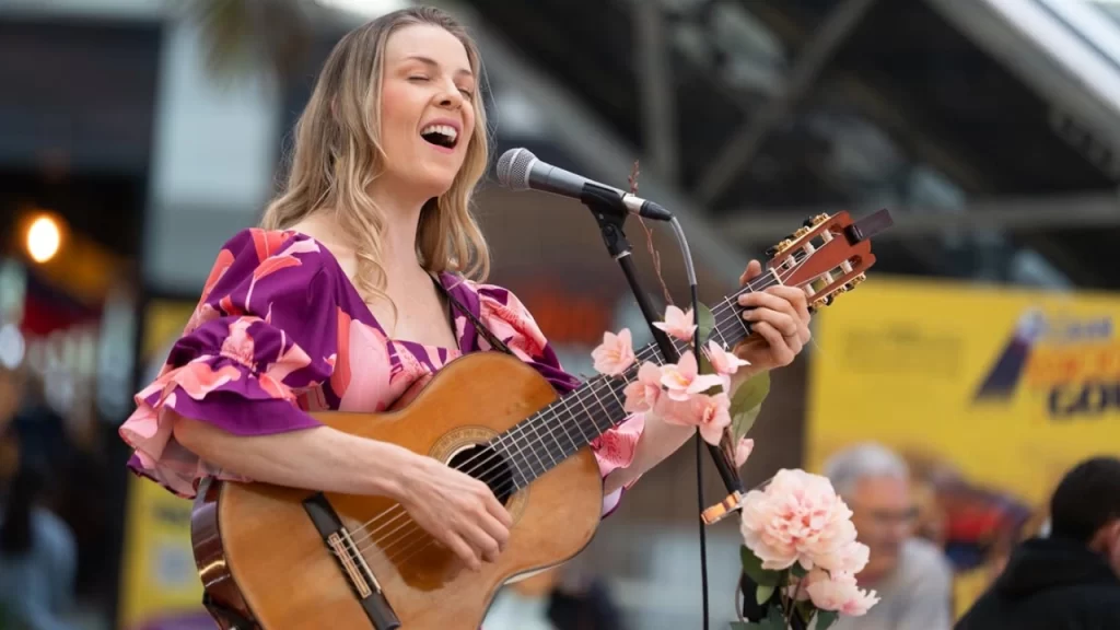 Katie James trae la riqueza de ‘Bajo mi corteza’ a Cali este 31 de julio Katie James trae la riqueza de ‘Bajo mi corteza’ a Cali este 31 de julio