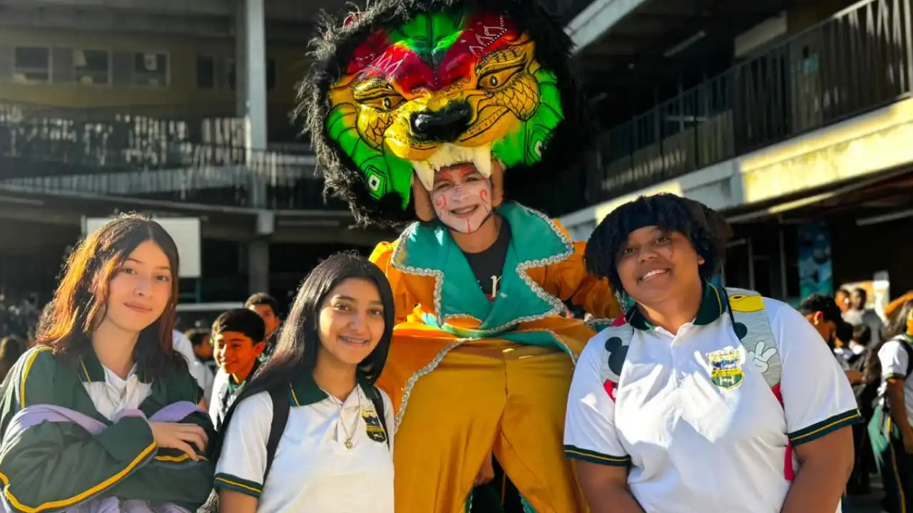 ¡Se acabaron las vacaciones! Más de 270 mil estudiantes vuelven a clases en Medellín con estas ayudas