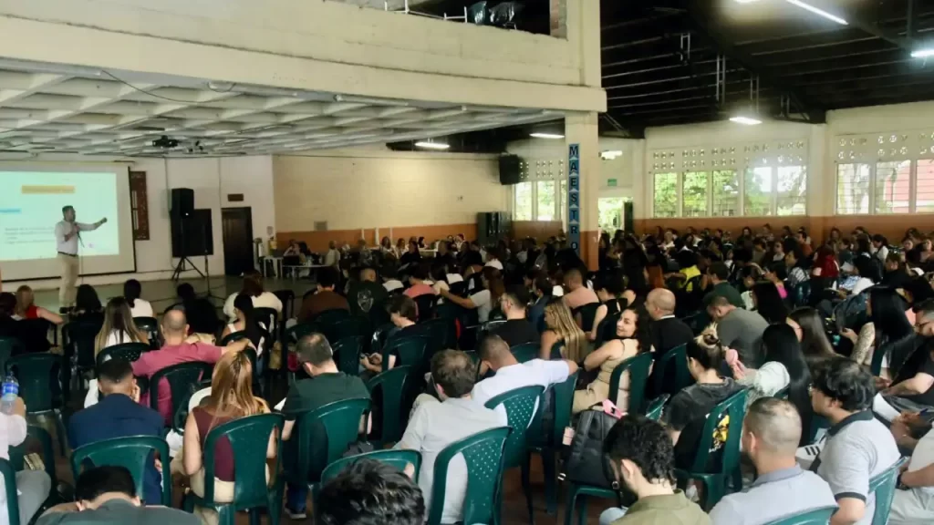 Medellín fortalece entornos protectores en colegios Medellín fortalece entornos protectores en colegios