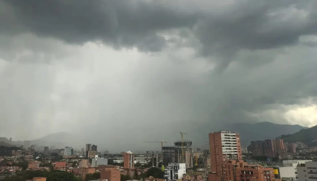 Registran lluvias en Envigado y Sabaneta