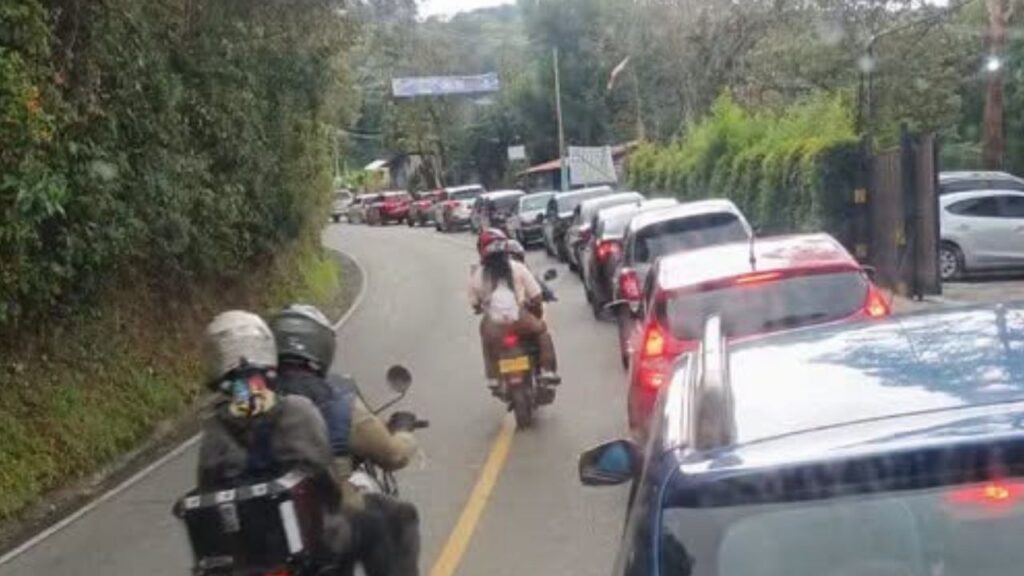 Reportan movilidad reducida en la vía hacia San Pedro de los Milagros