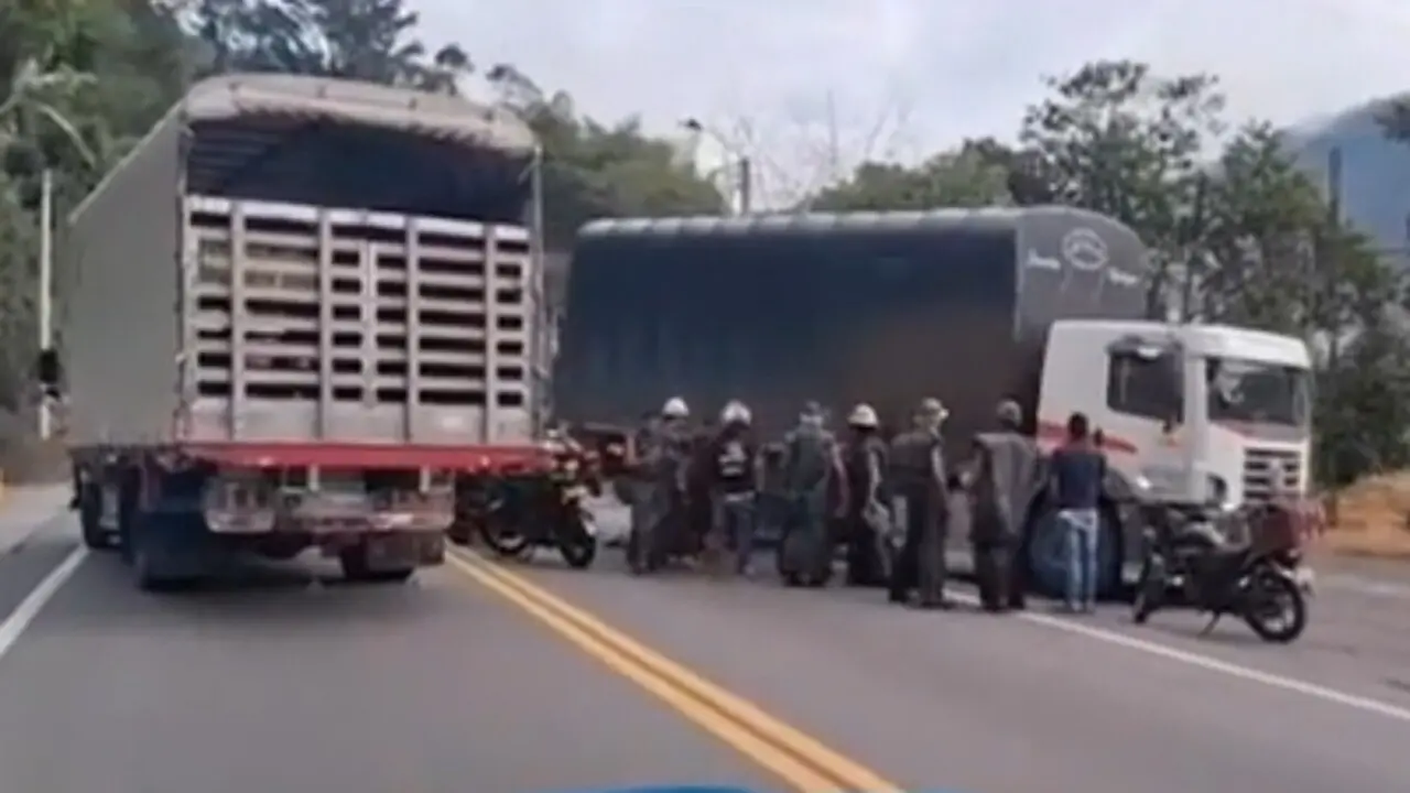 Grave accidente en La Línea el 5 de julio, dejó un motociclista muerto y la vía cerrada