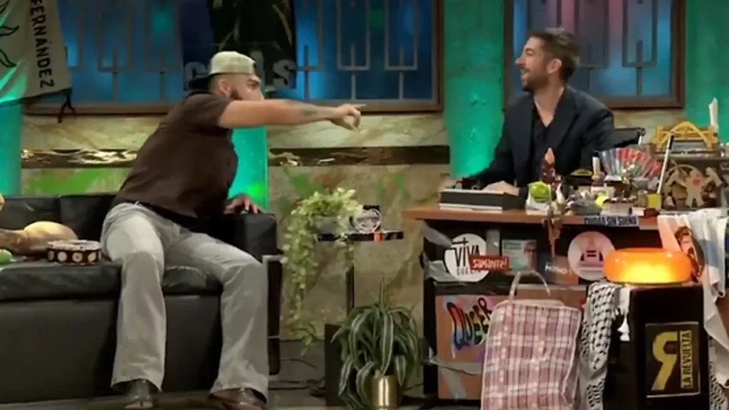 ¡Apuesta en televisión! Manuel Turizo reta a famoso presentador español . . . si llegan a la final ¡Apuesta en televisión! Manuel Turizo reta a famoso presentador español . . . si llegan a la final
