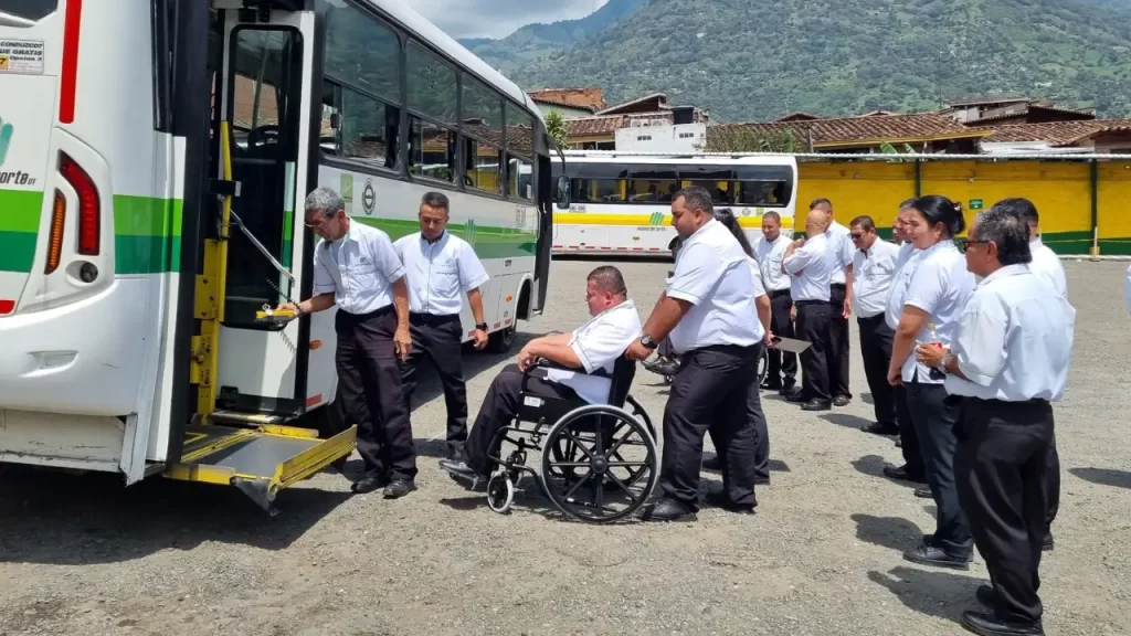 ¡Cultura Metro en buses! 39 trabajadores certificados ¡Cultura Metro en buses! 39 trabajadores certificados