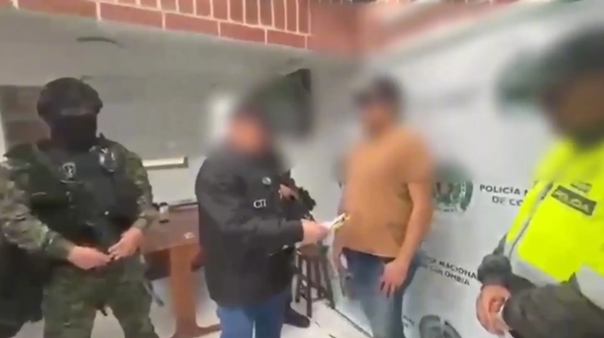 Alias "carlitos" es el tercer cabecilla del Frente 57 bajo el mando de "Iván Mordisco" y que azota a Tuluá