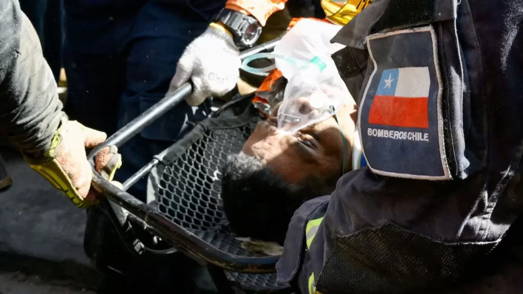 ¡Milagro en La Guaira! Hombre fue rescatado tras pasar ocho días sepultado bajo 140 toneladas de escombros