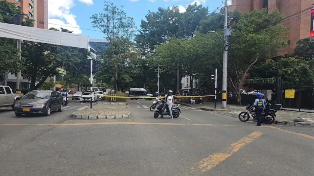 ¡Urgente! Autoridades investigan una posible amenaza de bomba en la Avenida El Poblado ¡Urgente! Autoridades investigan una posible amenaza de bomba en la Avenida El Poblado